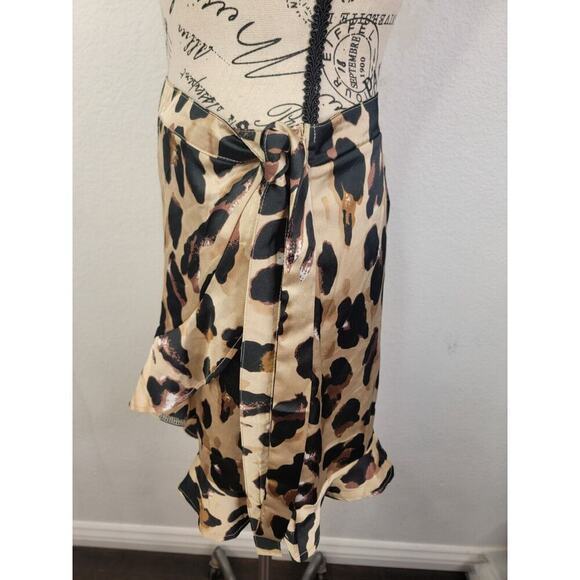 Nasty Gal Collection Mini Skirt Size 4 Faux Wrap Satin Animal Print Ruffle - Picture 3 of 7